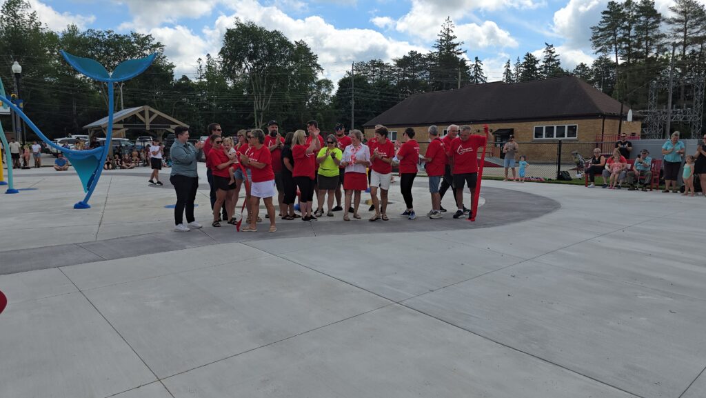 Splash Pad Development Ad Hoc Committee Members, Mayor Sue Paterson, Rotary Club of Hanover President Heather Curran, The Cousins Family and representatives of Canadian Tire Jumpstart.